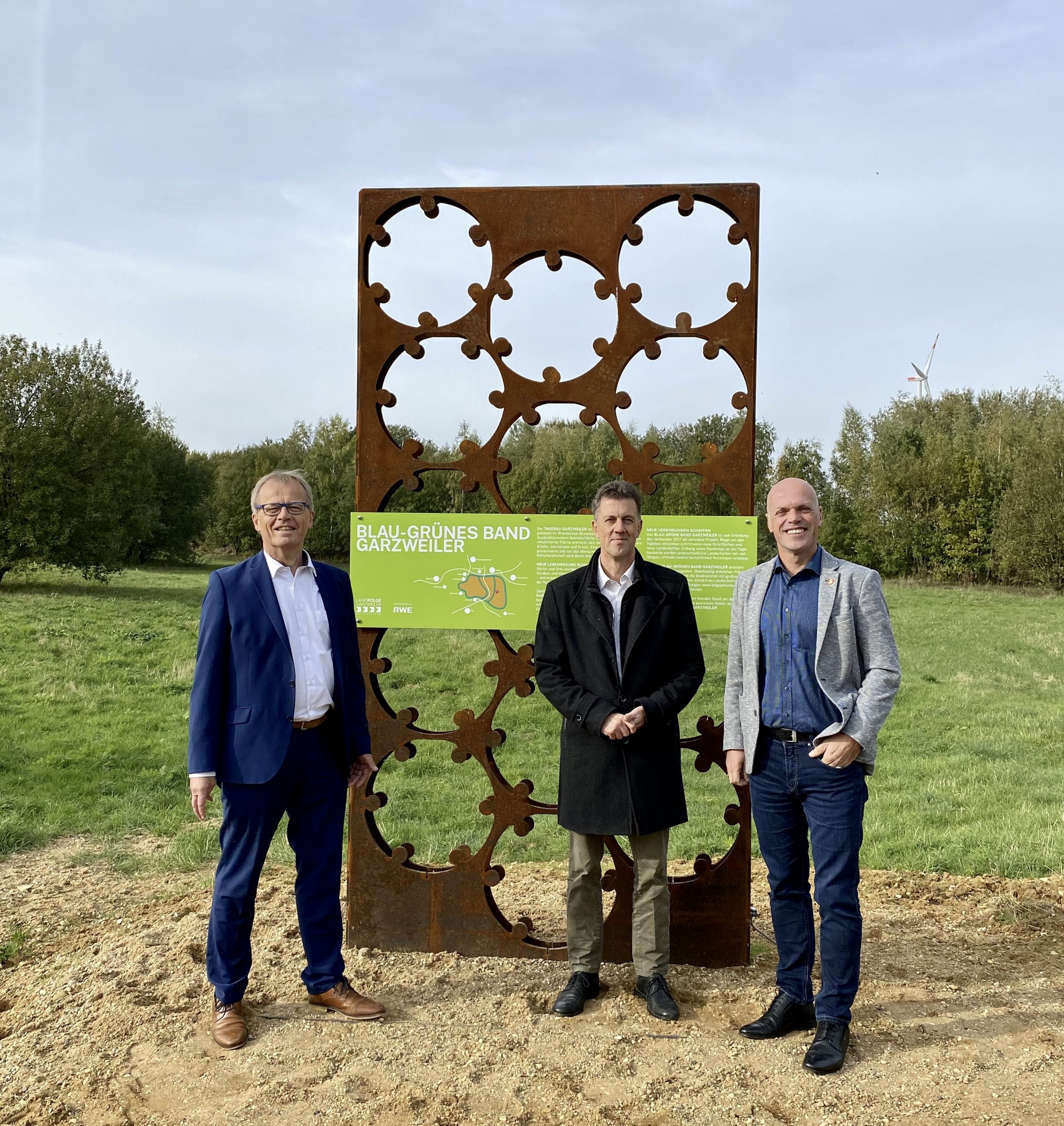 Grevenbroich: Stele im Blau-Grünen Band Garzweiler am Tagebau Garzweiler eingeweiht